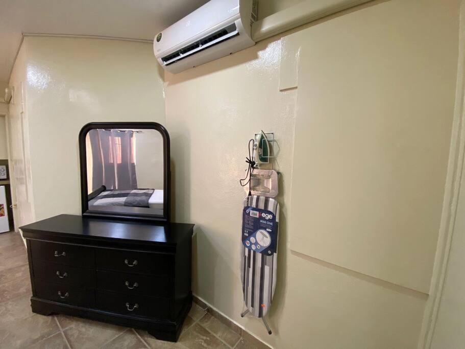 Cozy Studio Apartment Minutes From The Beach Вилемстад Екстериор снимка